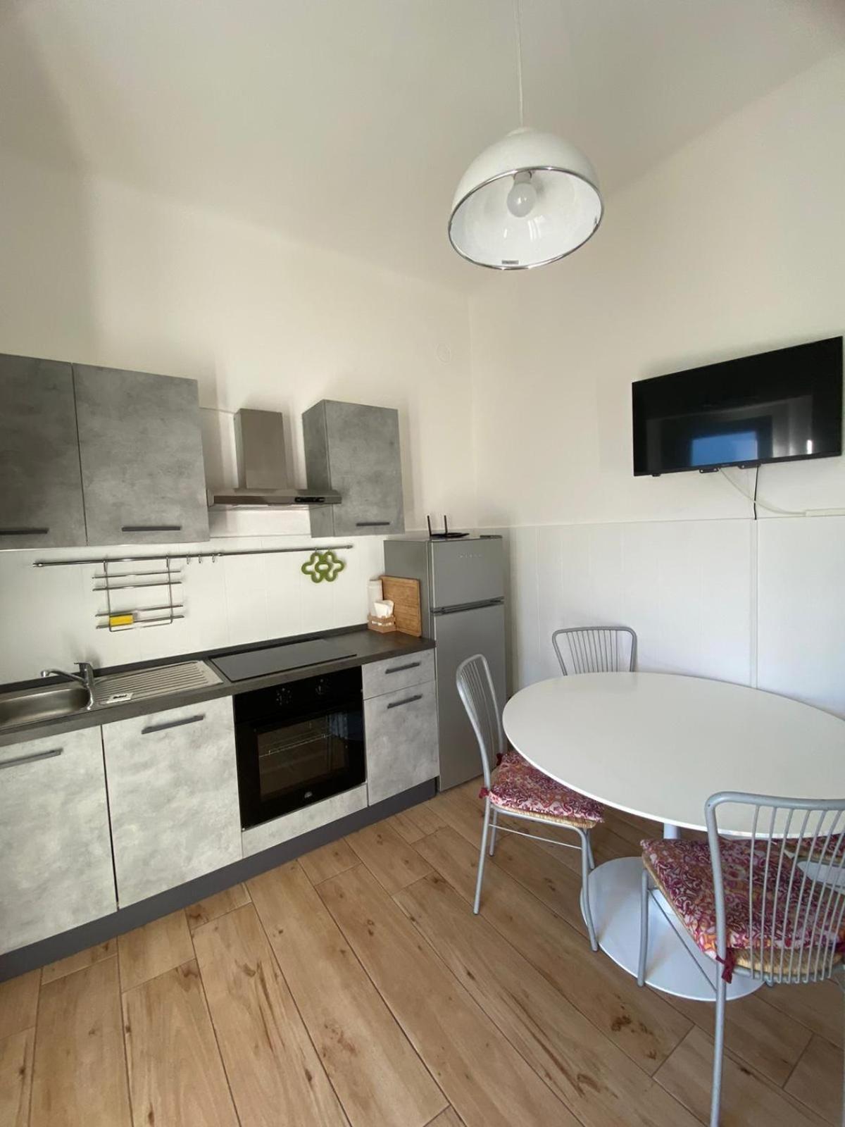 Domus Vicina Al Centro Storico Apartment ปาเวีย ภายนอก รูปภาพ